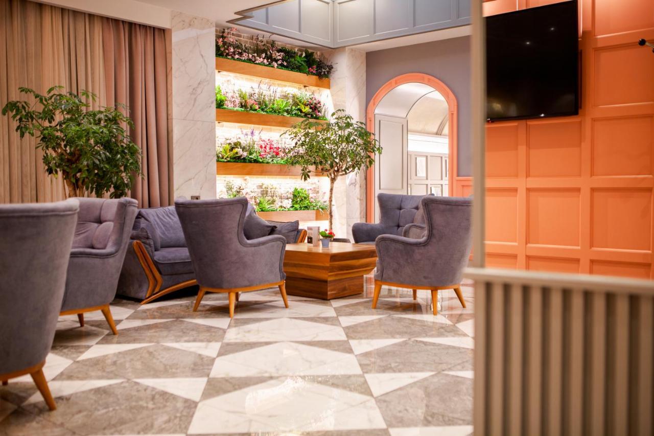 Theatrum Hotel Baku Exteriér fotografie The lobby of the hotel