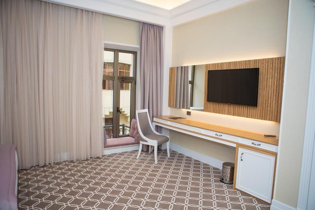 Theatrum Hotel Baku Exteriér fotografie A room at the hotel