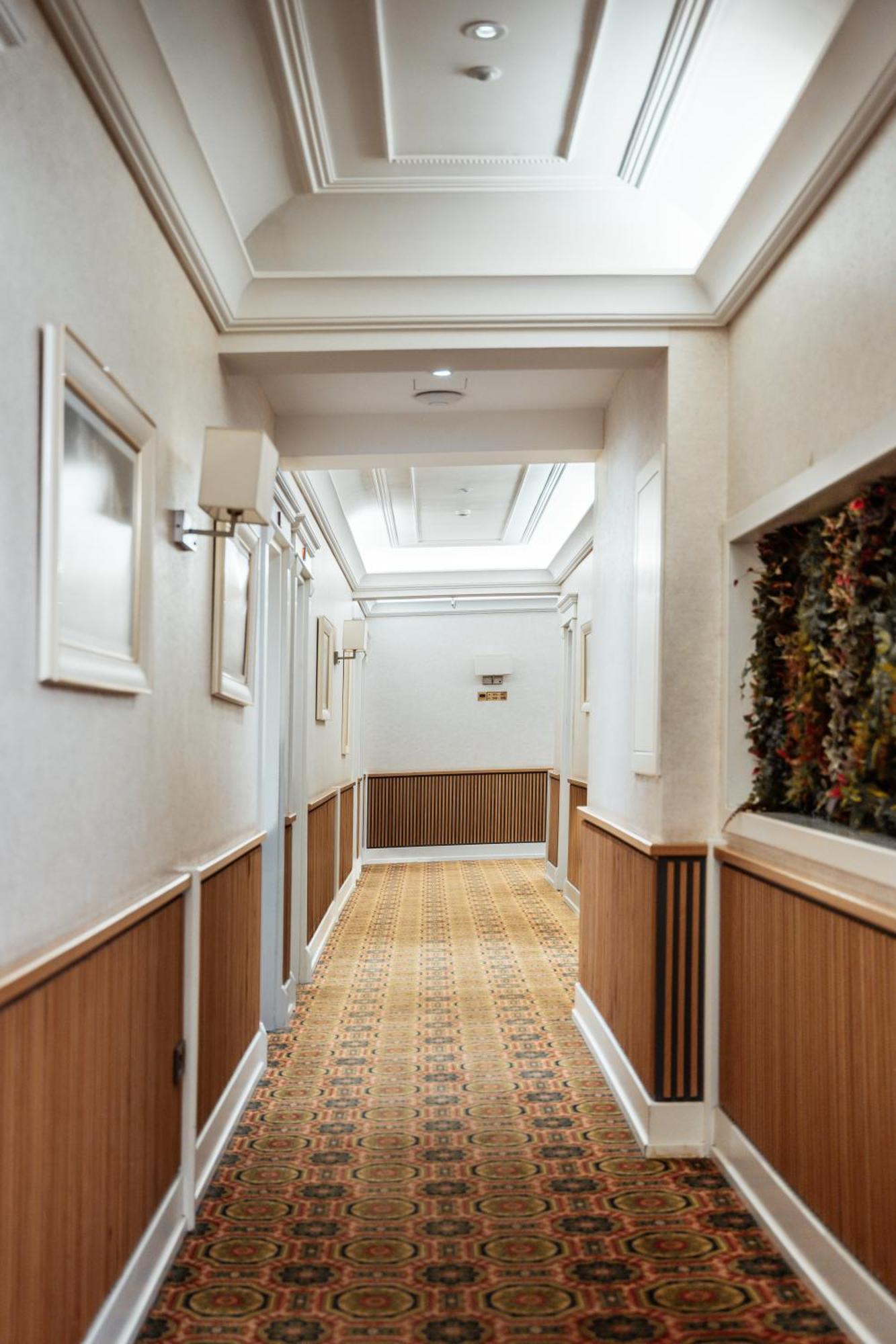 Theatrum Hotel Baku Exteriér fotografie A corridor on the 10th floor