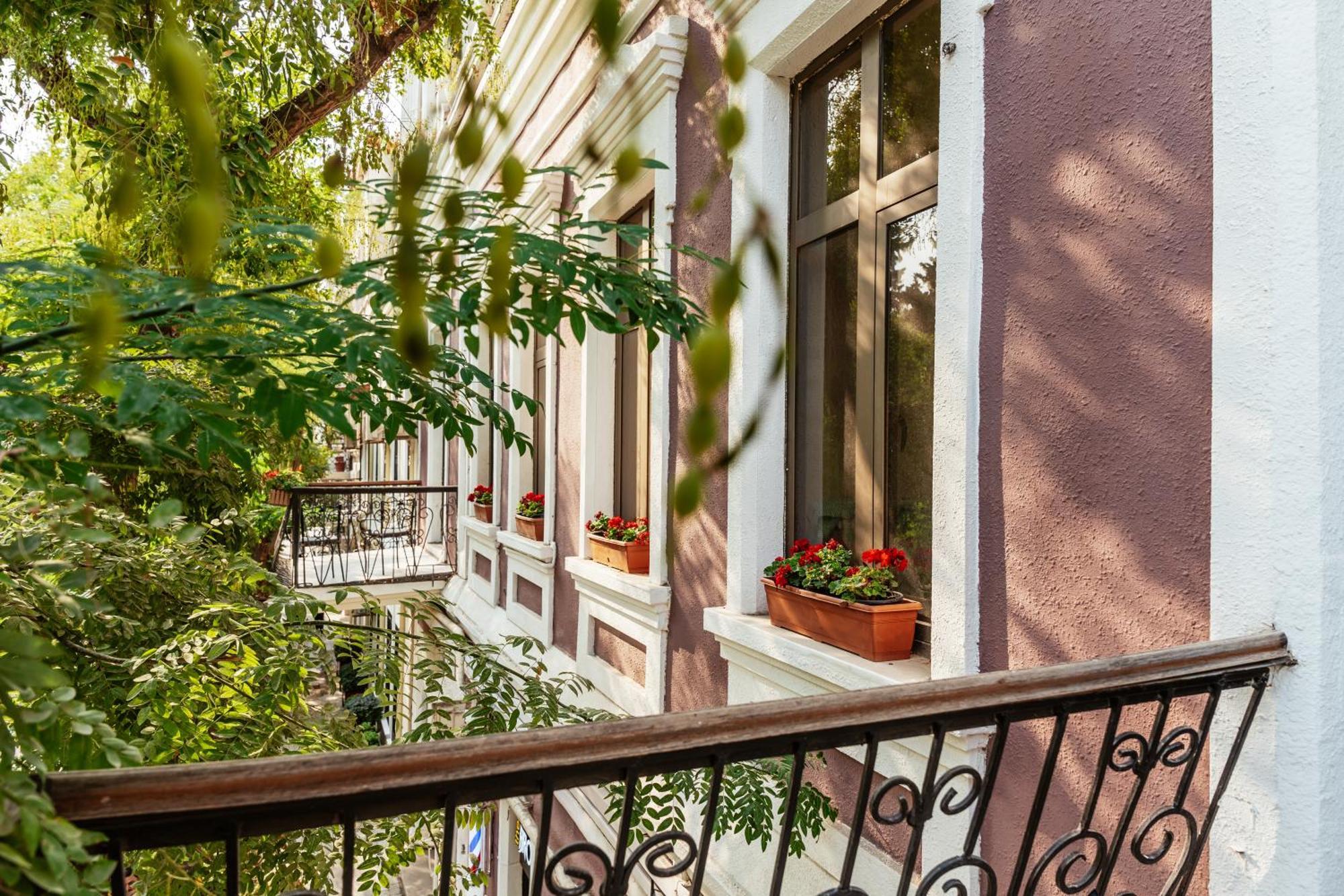 Theatrum Hotel Baku Exteriér fotografie The house of the writer in Belgrade