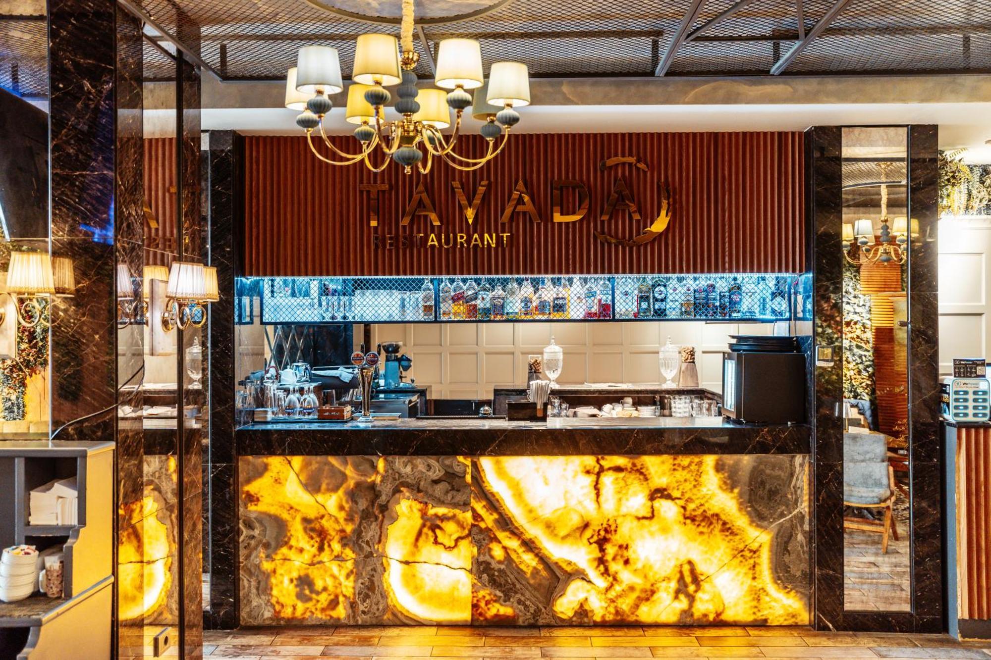 Theatrum Hotel Baku Exteriér fotografie The bar at the restaurant