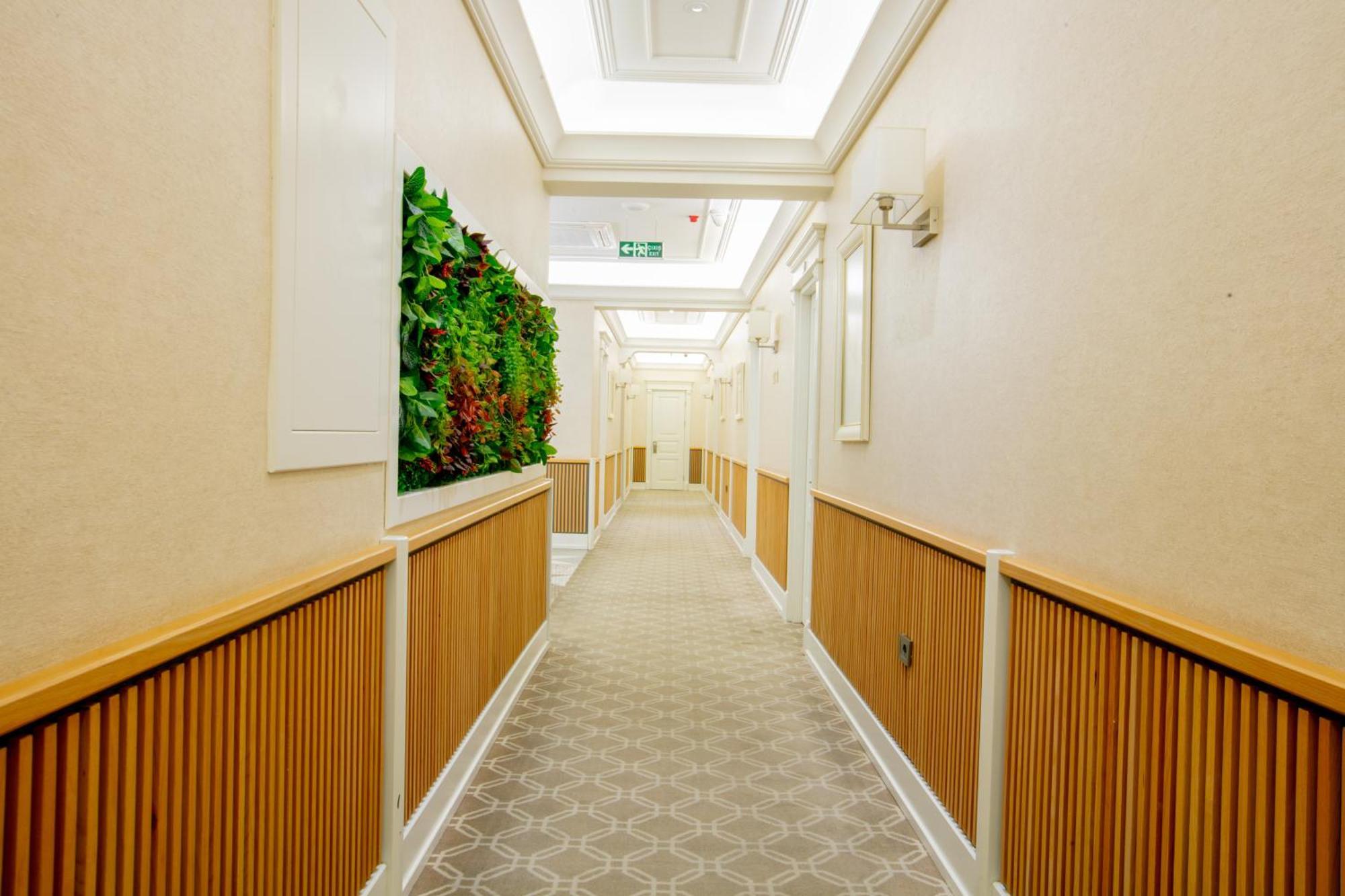 Theatrum Hotel Baku Exteriér fotografie A corridor at the new hospital